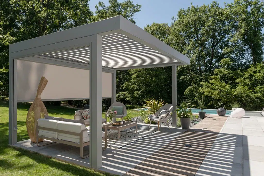 Pergola bioclimatique à lames rétractables Coublanc