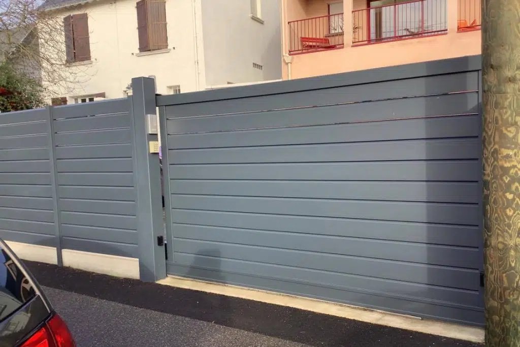 Portail sur mesure aluminium made in Guérande